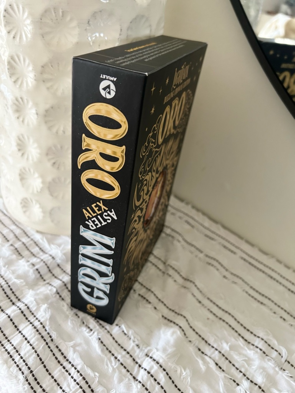 Grim and Oro: Dueling Crowns Edition (A Lightlark Saga Deluxe Companion Book